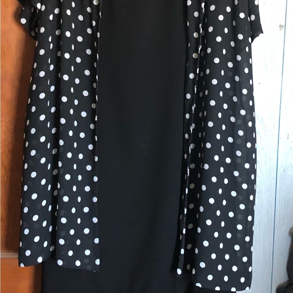 Black sleeveless dress